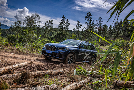 07.新BMW X5穿越雨林